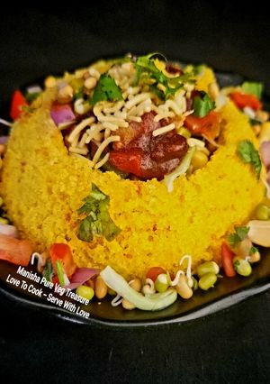 A picture of Sprouts Salad Chaat In Khaman Dhokla Bowl.