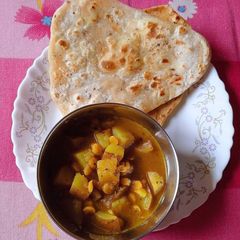 A picture of Aloo tamatar.