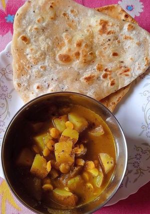 A picture of Aloo tamatar.