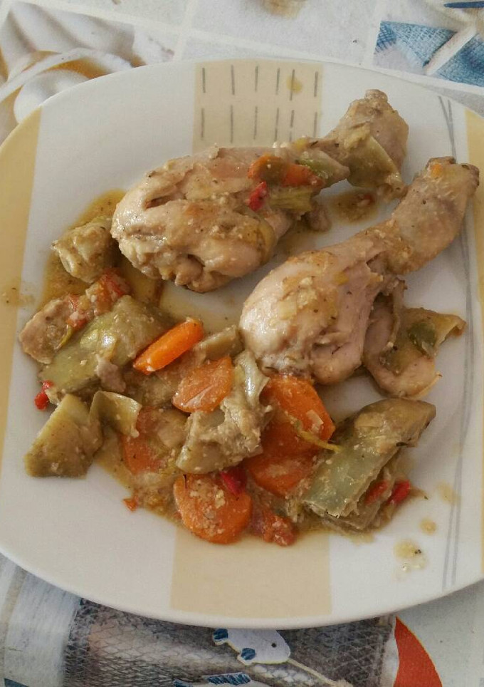 Una foto de Patitas de pollo con verduras