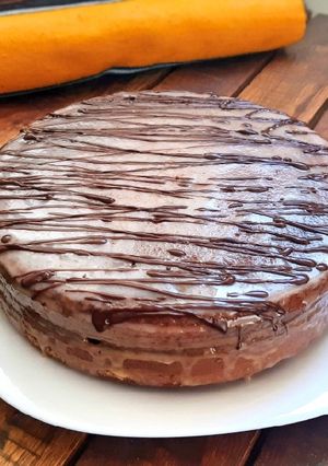 Una foto de Torta de limón con crema de nueces y glaseado 🍋❤