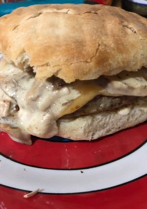Una foto de Hamburguesa con Salsa de Champiñones