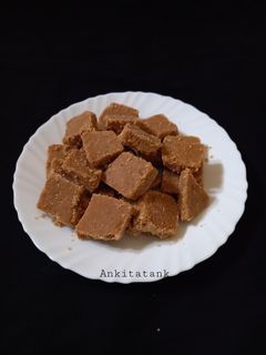 ગોળ પાપડી (Gol Papdi Recipe In Gujarati) રેસીપી મુખ્ય ફોટો