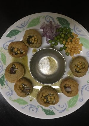 A picture of Pani Puri.