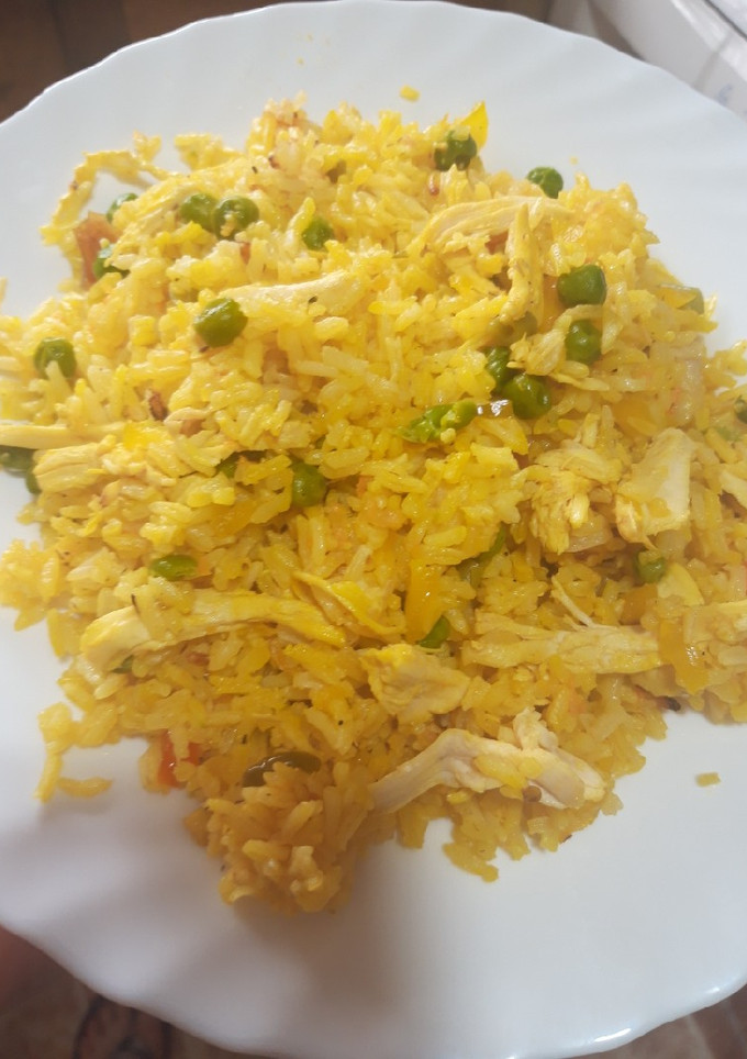 Una foto de Arroz con pollo colombiano