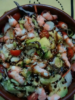 Una foto de Ensalada de gambas