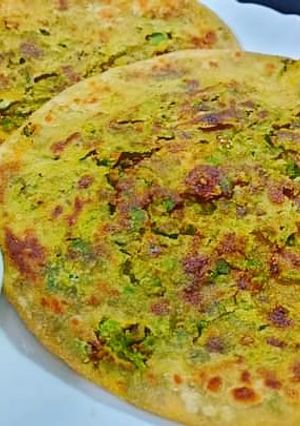 A picture of Besan green chilli chilla.