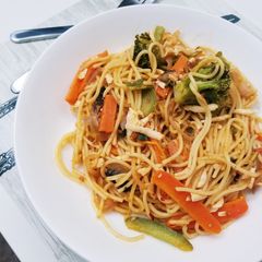A picture of Stir fried noodles with paneer.