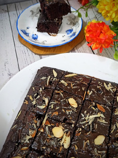 चॉकलेट ब्राउनी (chocolate brownie recipe in Hindi) रेसिपी मुख्य फोटो