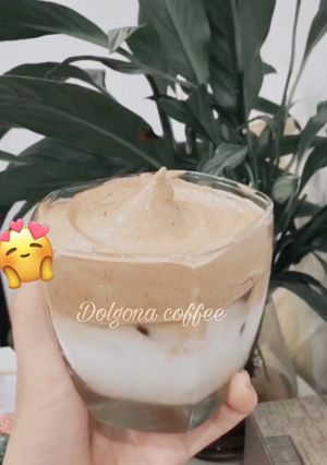 Hình của món Dalgona coffee (Cà phê bọt biển) ☕️.