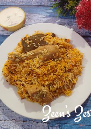 A picture of Lucknowi Chicken Biryani.