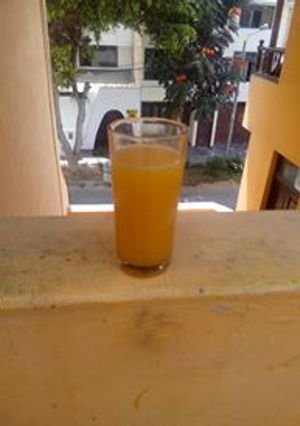 Una foto de Jugo de maracuyá y esencia de vainilla