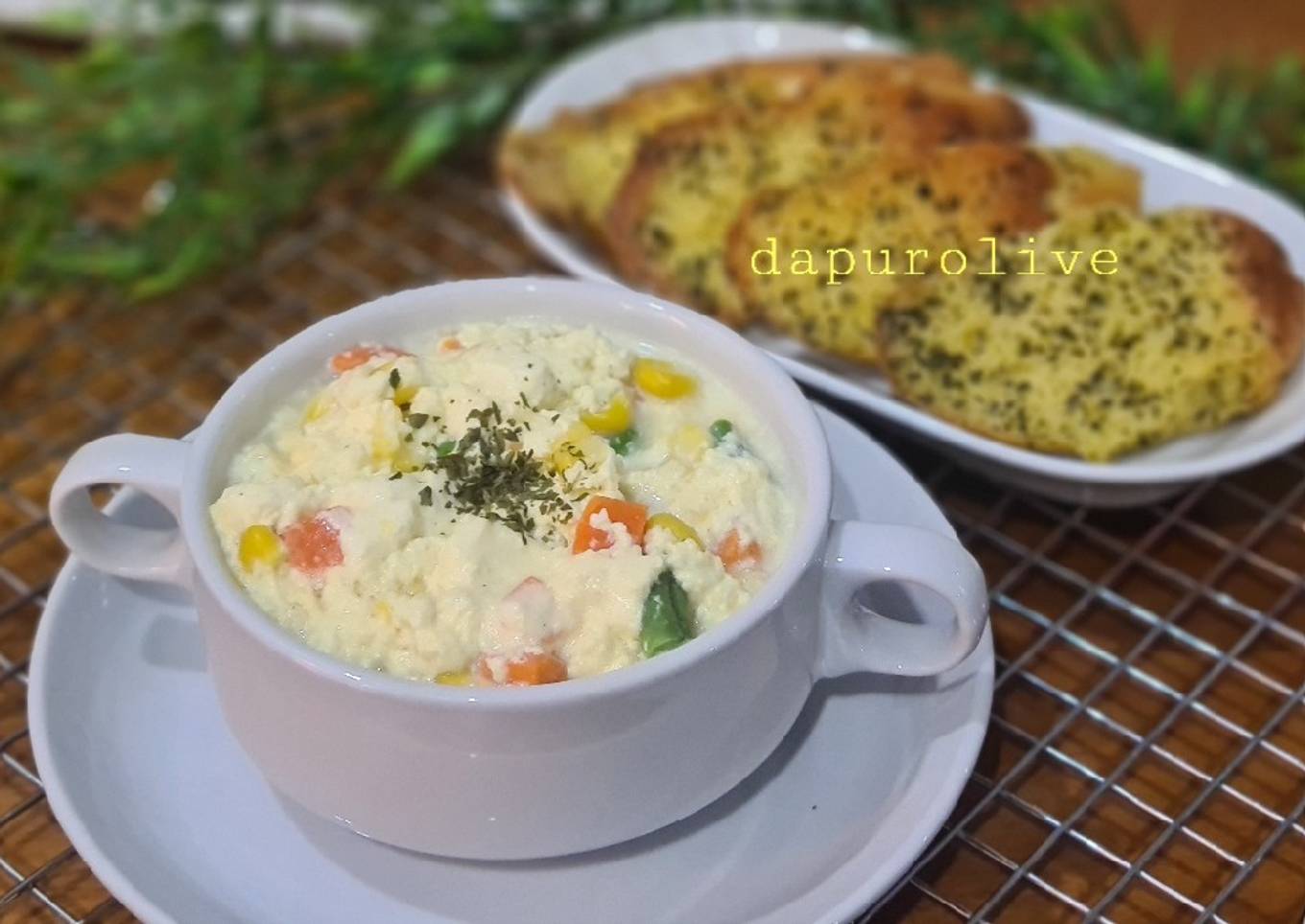 Langkah Mudah untuk Menyiapkan Egg Veggies Cream Soup, Bisa Manjain
Lidah