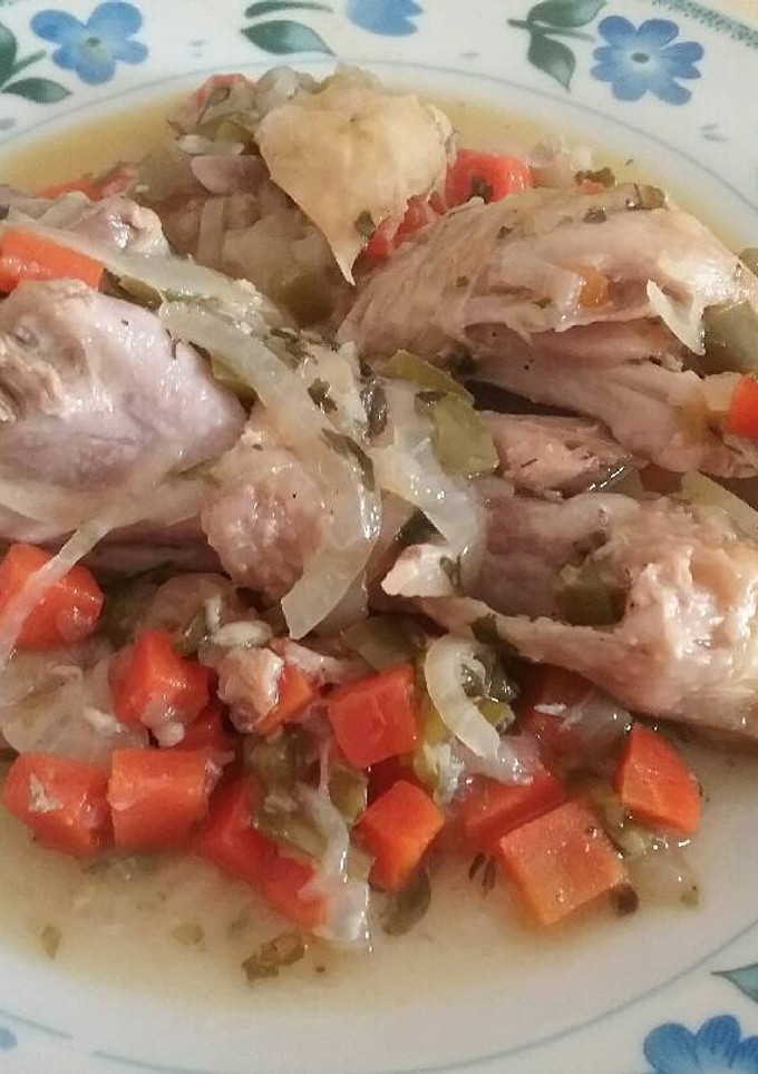 Una foto de Muslos de pollo en salsa