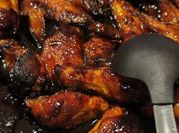 Una foto de alitas de pollo