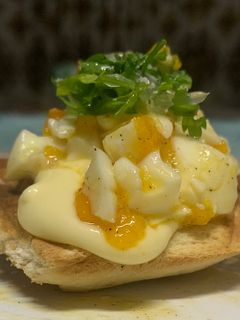 Una foto de Sándwich con huevo pasado por agua en microondas