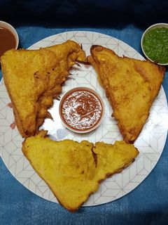 બ્રેડ પકોડા (Bread Pakoda Recipe In Gujarati) રેસીપી મુખ્ય ફોટો