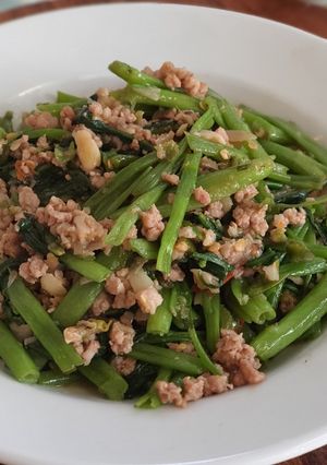 รูปของ ผักบุ้งผัดกะปิใส่หมูสับ