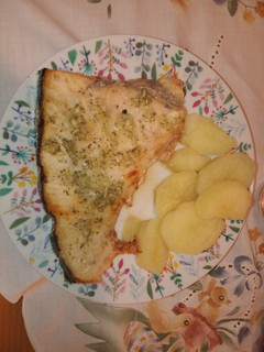 Una foto de ~Pez espada con patatas cocidas~