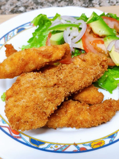 Una foto de Tiras crujientes de pollo! Secretos de un buen rebozado!