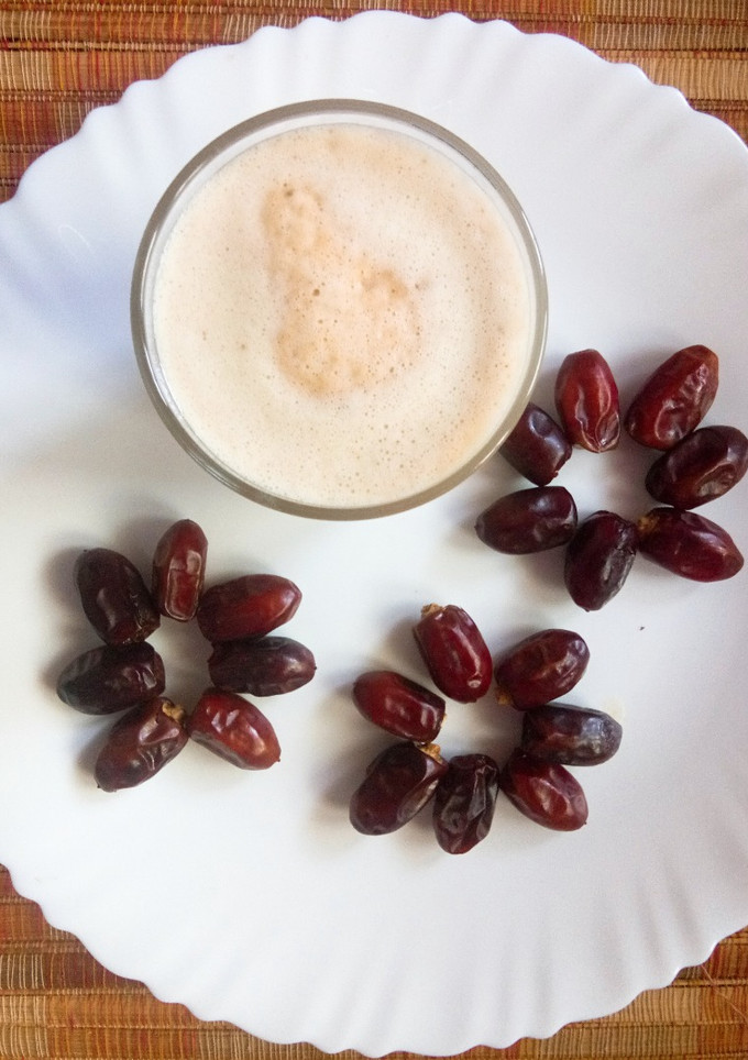 டேட்ஸ் மில்க்‌ஷேக் (Dates Milk Shake Recipe In Tamil) செய்முறை முக்கிய புகைப்படம்