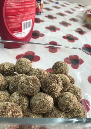 صورة لوصفة حلى التمر بزبدة اللوتس