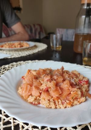 Foto di Cous cous con salsa tahina e salmone affumicato