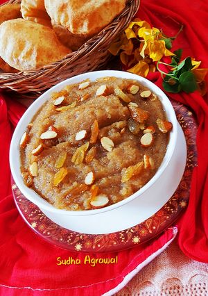 हलवा पूड़ी (Halwa Poori recipe in Hindi) रेसिपी मुख्य फोटो