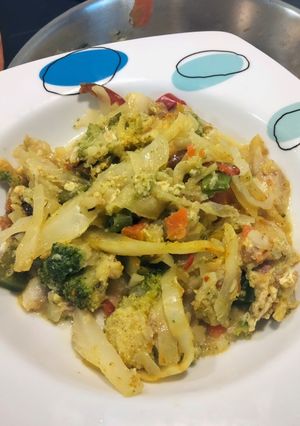 Una foto de Gallineta y repollo estilo Thai