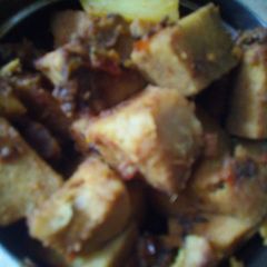 A picture of Arum potato curry(oler daalna).