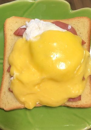 Hình của món Eggs Benedict.