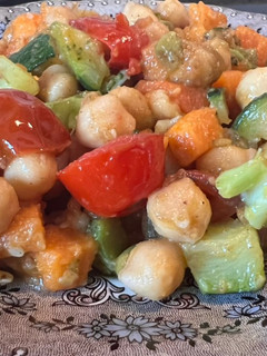 Una foto de Ensalada de garbanzos
