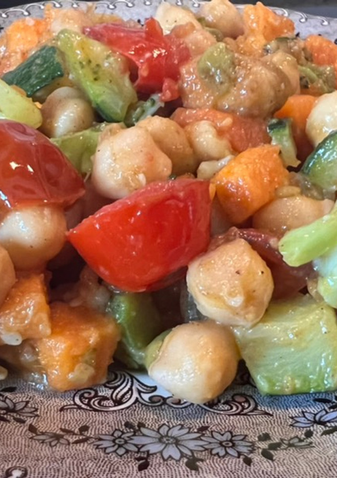 Una foto de Ensalada de garbanzos