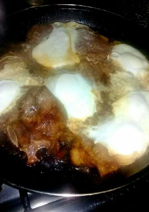 Una foto de Bifes con cebolla y huevos!!