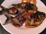 Ikan bawal bakar bumbu pedas