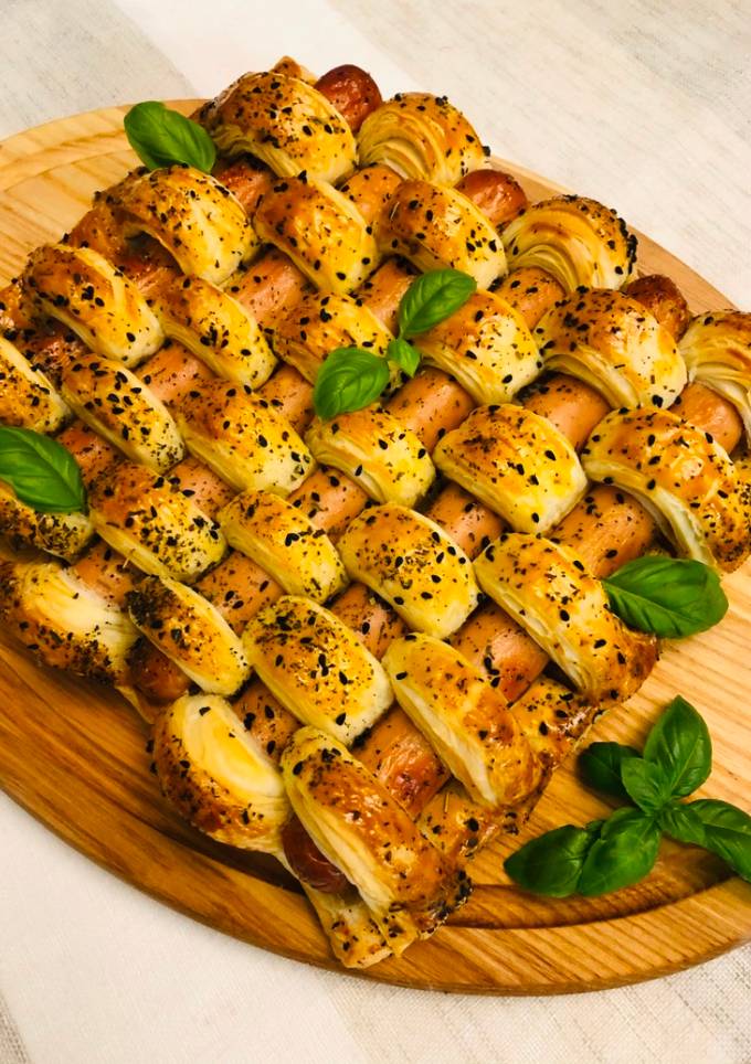 Пирог с сосисками