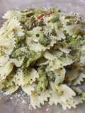 Farfalle salteado con brócoli