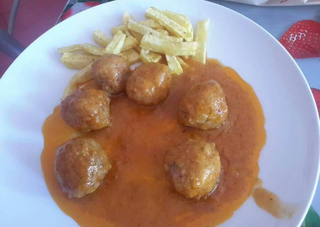 Albóndigas en salsa mesonera