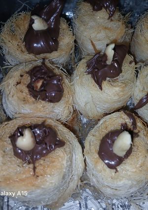 صورة لوصفة كنافه ملفوفه بالمكسرات والشوكولاته 😋🍫