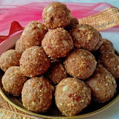 A picture of Oats laddoo.