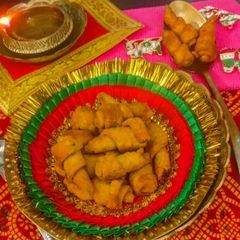 A picture of Khasta Layered Mathri.