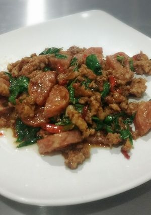 รูปของ ผัดกะเพราแหนม-หมูสับ
