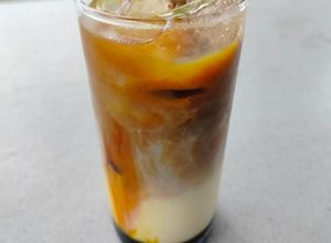 Foto resep Kopi Susu Gula Aren Coconut Delight (Moka Pot)