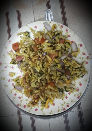 મમરા ની ભેળ (Mamra Bhel Recipe In Gujarati) રેસીપી મુખ્ય ફોટો