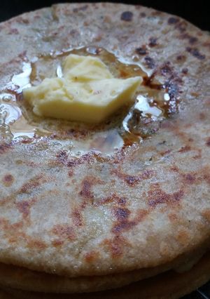 A picture of Aloo paratha.