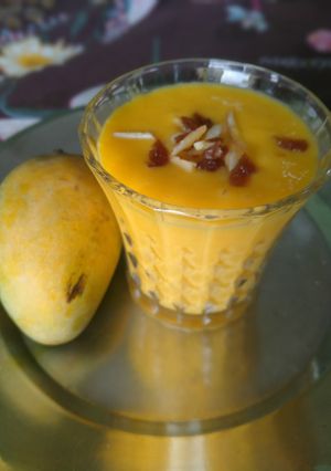 मैंगो मिल्की (Mango milky recipe in Hindi) रेसिपी मुख्य फोटो