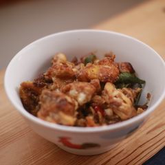 A picture of Kam Heong Chicken (Fragrant Chicken).