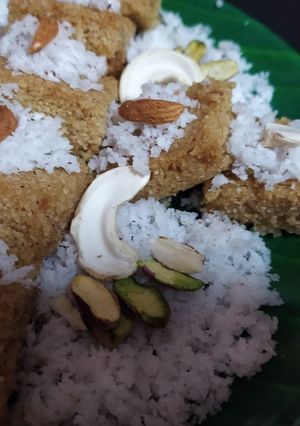 फणसाचे सांदण (Fanasache Saandan recipe in marathi) रेसिपी चे मुख्य फोटो 