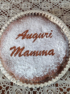 Foto di TORTA A MODO MIO CON AMARETTI, NOCCIOLE, MANDORLE E NOCI PER LA FESTA DELLA MAMMA