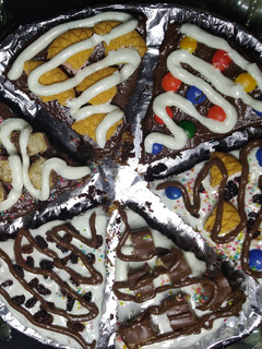 A picture of Brownie pizza.
